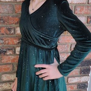 Girls Youth size 7/8 Green Sparkling Velvet Christmas Dress